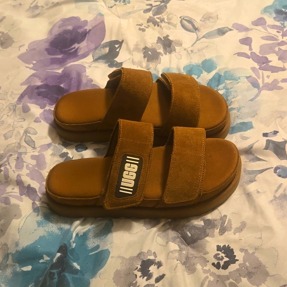 Ugg flatform sandals